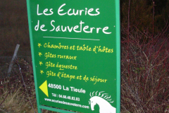 Les Ecuries de Sauveterre pré-enseigne