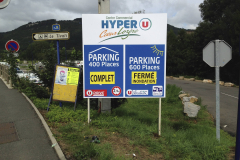 Hyper u parking pré-enseigne